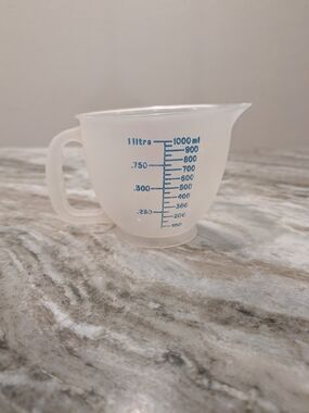 Vintage Tupperware 4 Cup Measuring Bowl